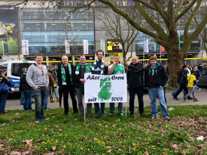 Osnabrücker Werder Bremen-Fanclub „Ahoi-Crew 05“ spendet für leukämiekranken Rot-Weiß Essen-Fan Max